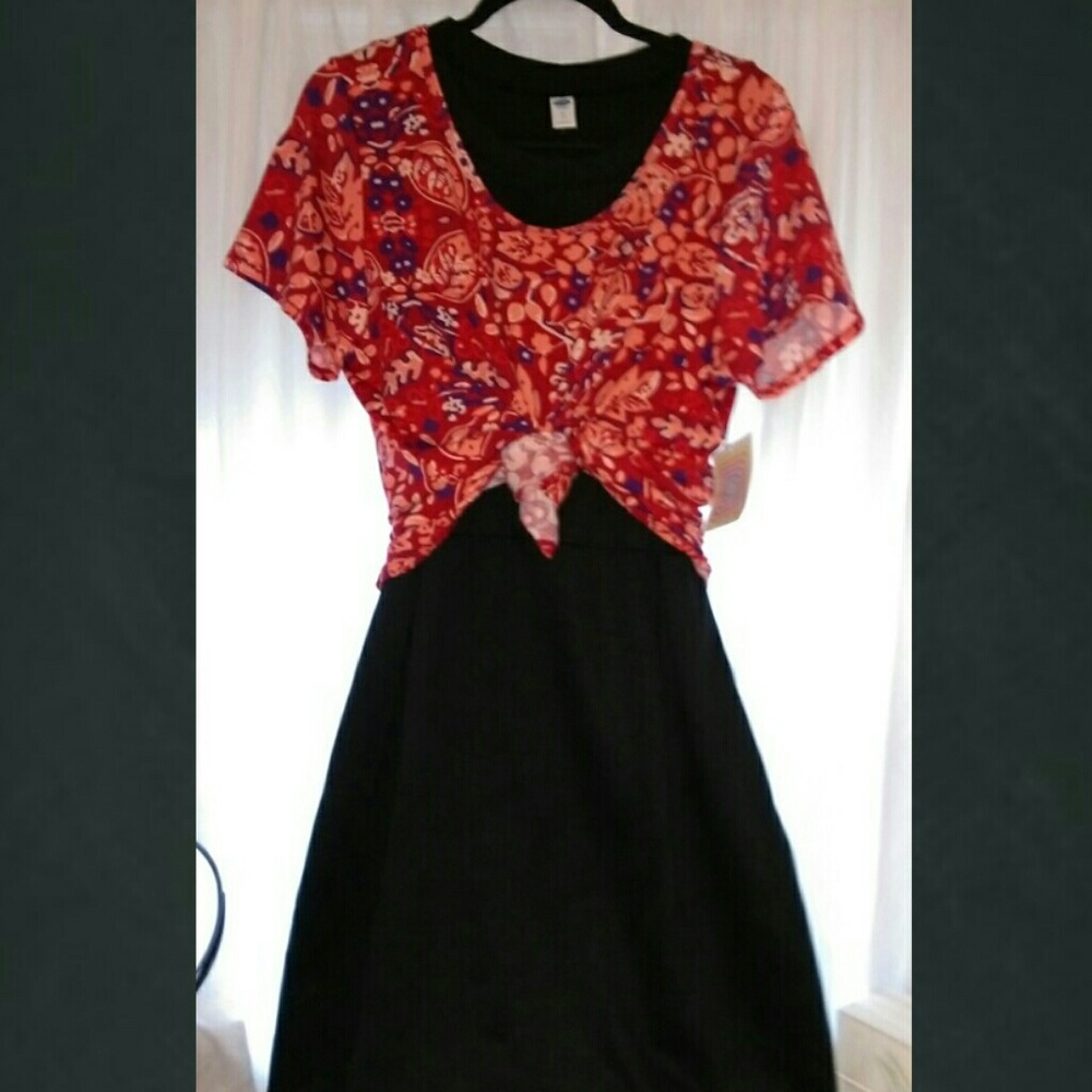 LulaRoe Classic Tee - Picture 2 of 6